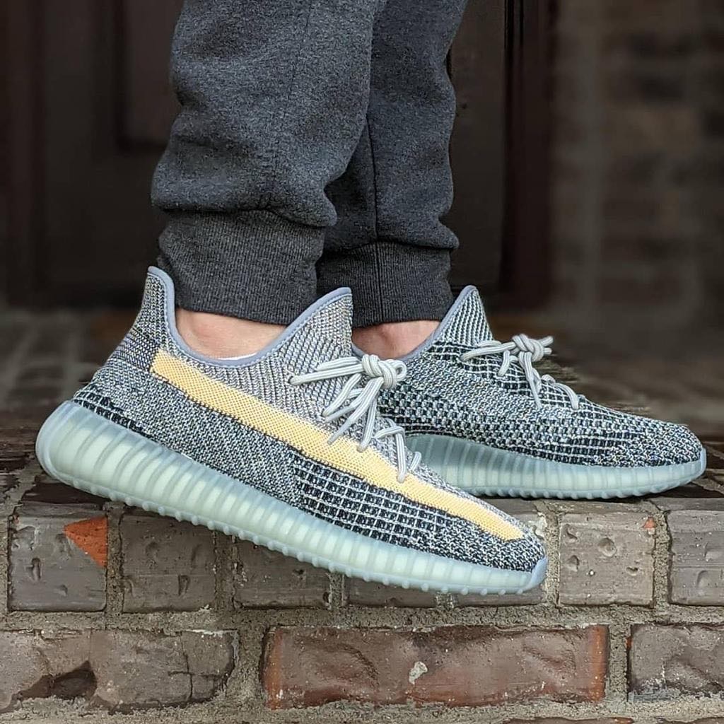 yeezy 350 v2 Ash Blue