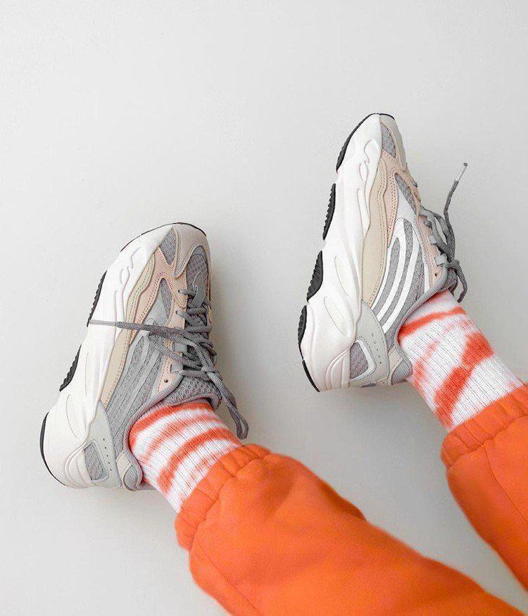 yeezy boost 700 v2 cream