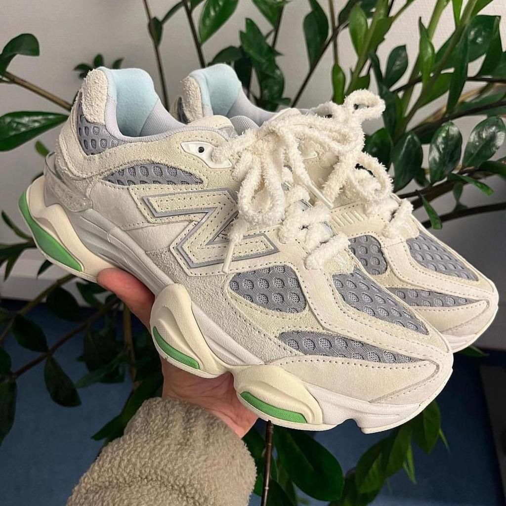 New Balance 9060 Bricks & Wood