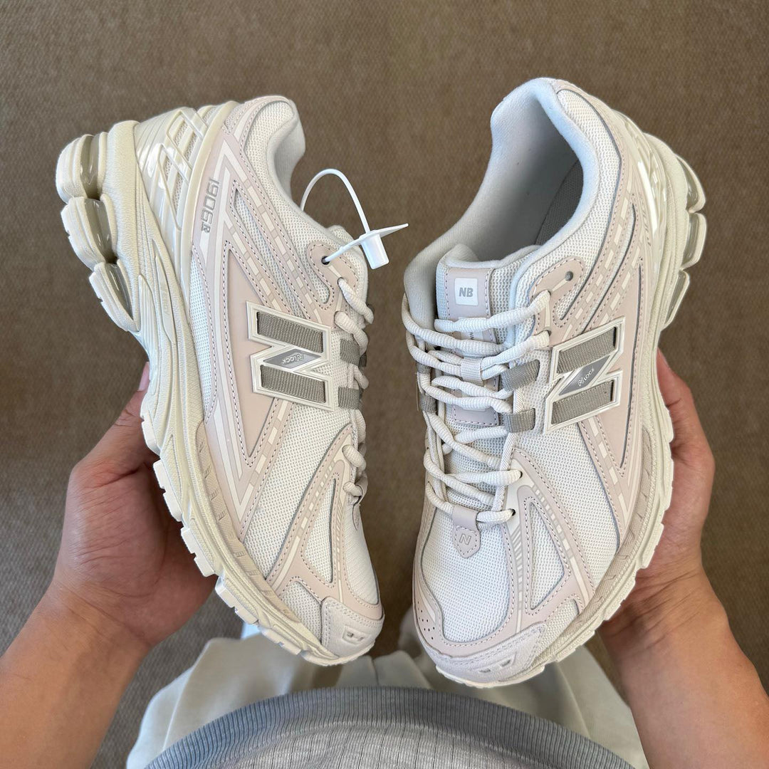 New Balance 1906R “off white”
