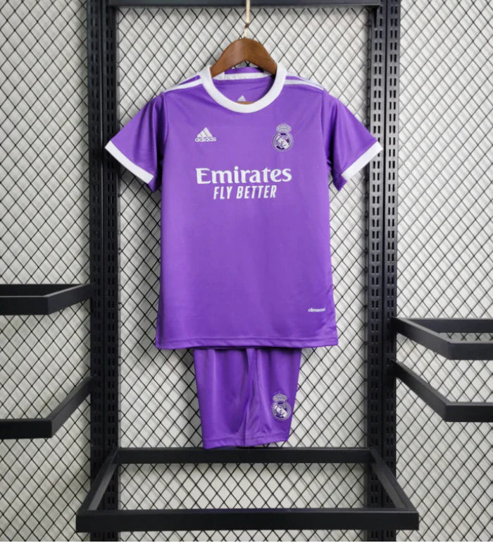 RM Away Classic with Ronaldo 7 16/17 Kids Kit