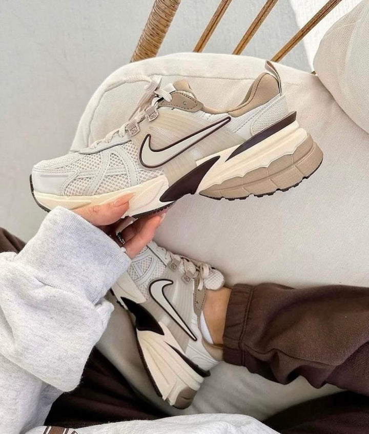 Nike V2K Run Light Orewood Brown
