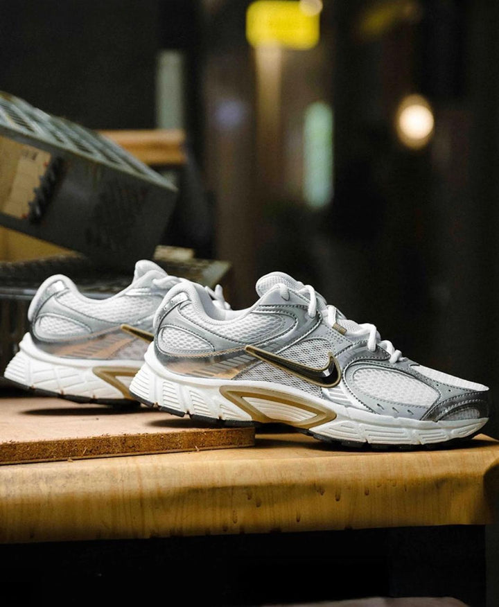 Nike V5 RNR Parachute Beige Metallic Pewter