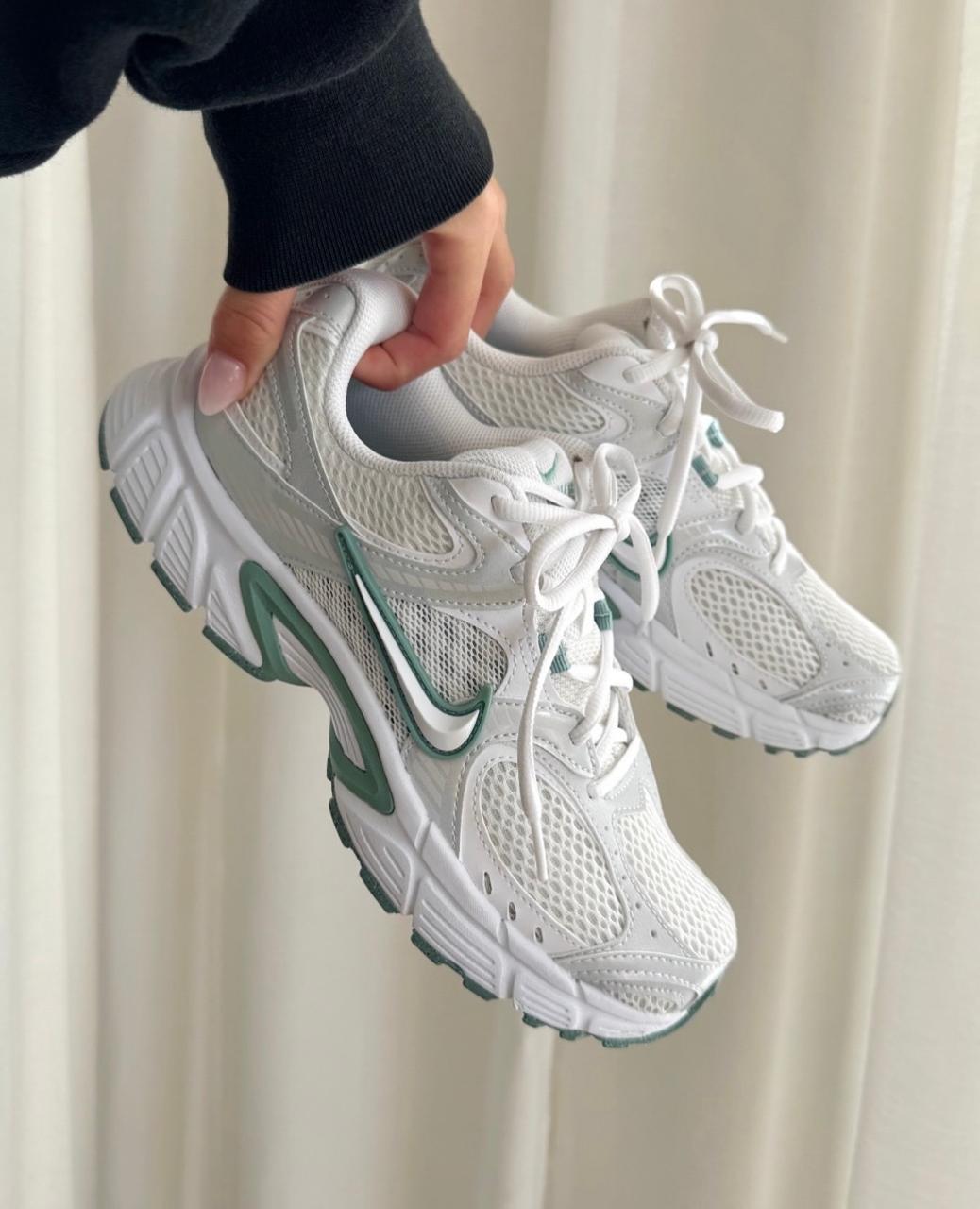 Nike V5 RNR Summit White Cannon