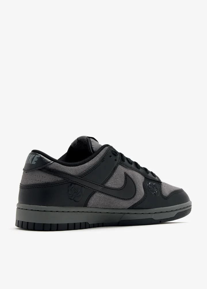 Nike Dunk Low “Black Roses”
